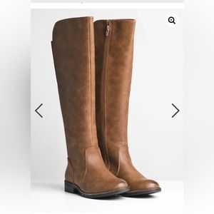 Boathouse tall boots size 8